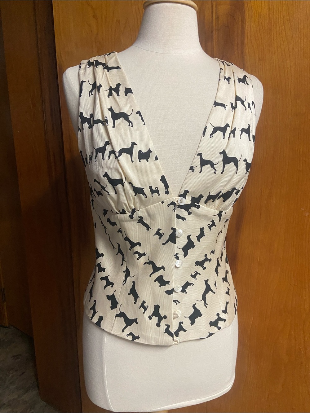 TRINA TURK Sleeveless Cream V-Neck Button Front Top Vest with Black Dog Print L
